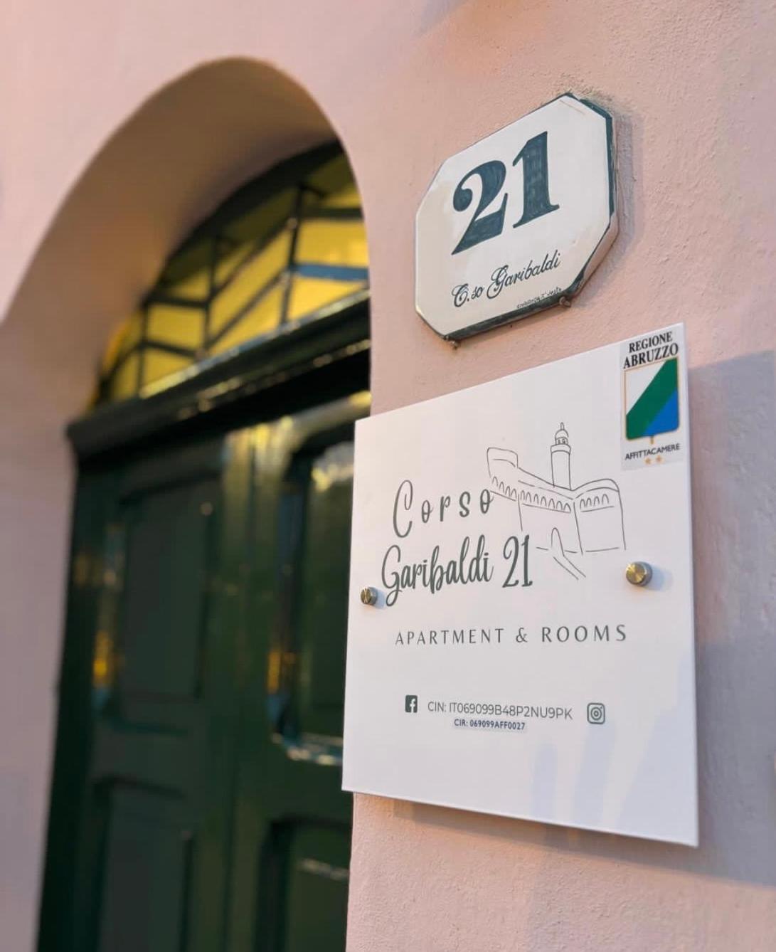 Corso Garibaldi 21 Apartment & Rooms วาสโต ภายนอก รูปภาพ